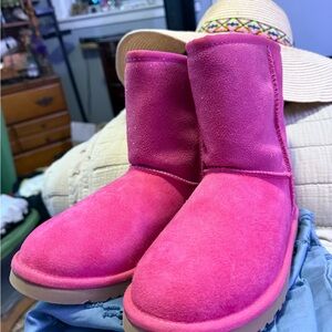 UGG Pink Boots • Never worn • Size 5